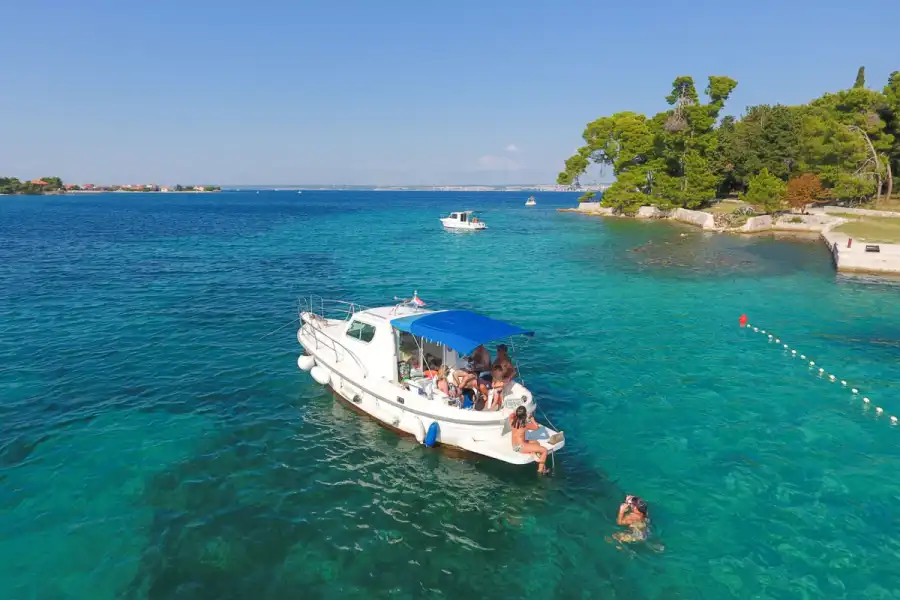 Halbtägige private Bootstour von Zadar zu den nahegelegenen Inseln.