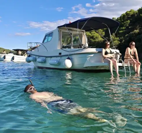 Zadar: Small Group Boat Tour with Drinks & Snorkeling