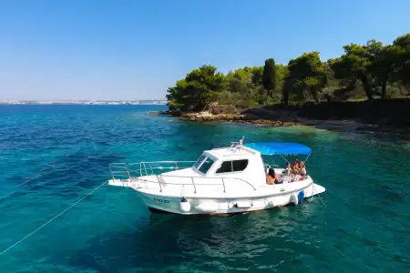 Halbtägige private Bootstour von Zadar zu den nahegelegenen Inseln.