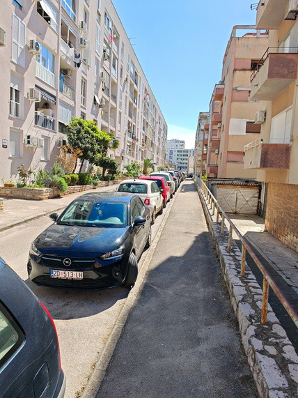 WHERE TO PARK A CAR ?